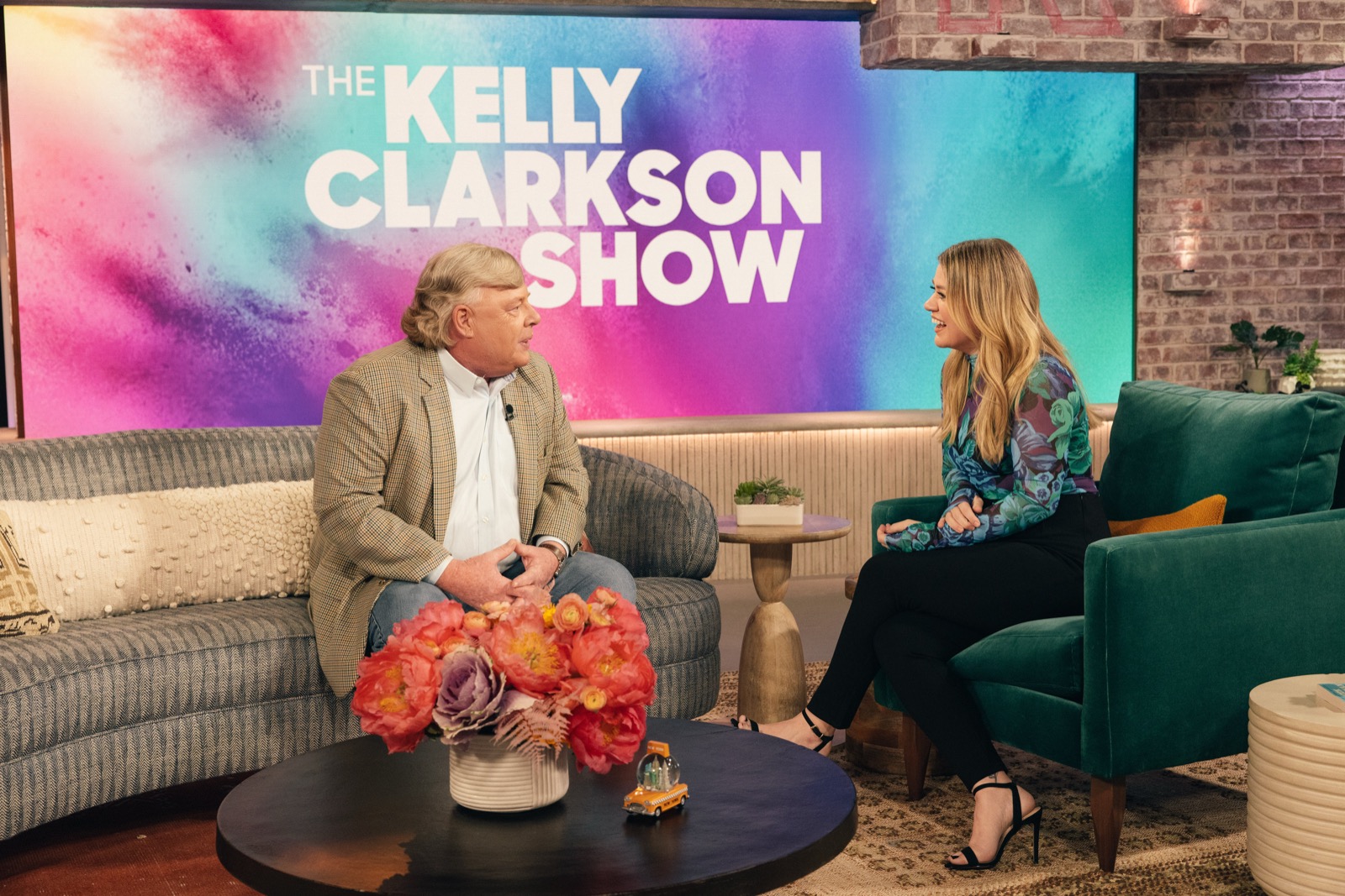 Bill Courtney speaking with Kelly Clarkson on The Kelly Clarkson Show set